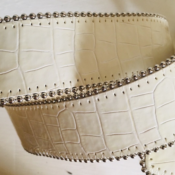 Guess Belt - Picture 2 of 2